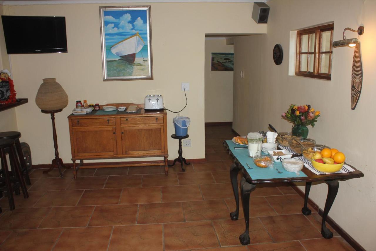 Glenashley Beach Accommodation - B&B And Backpackers ダーバン エクステリア 写真