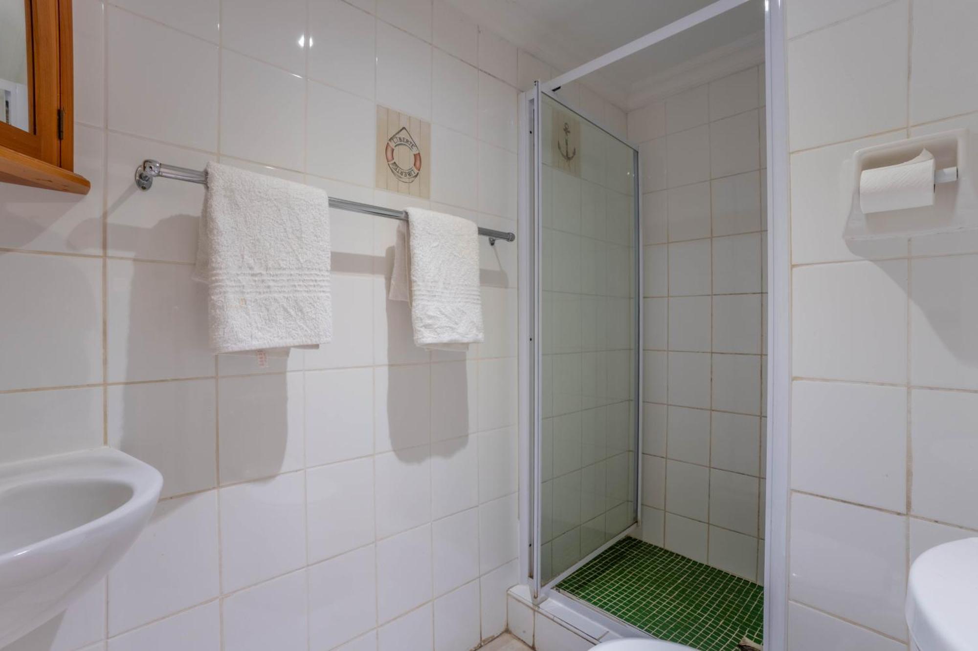 Glenashley Beach Accommodation - B&B And Backpackers ダーバン エクステリア 写真